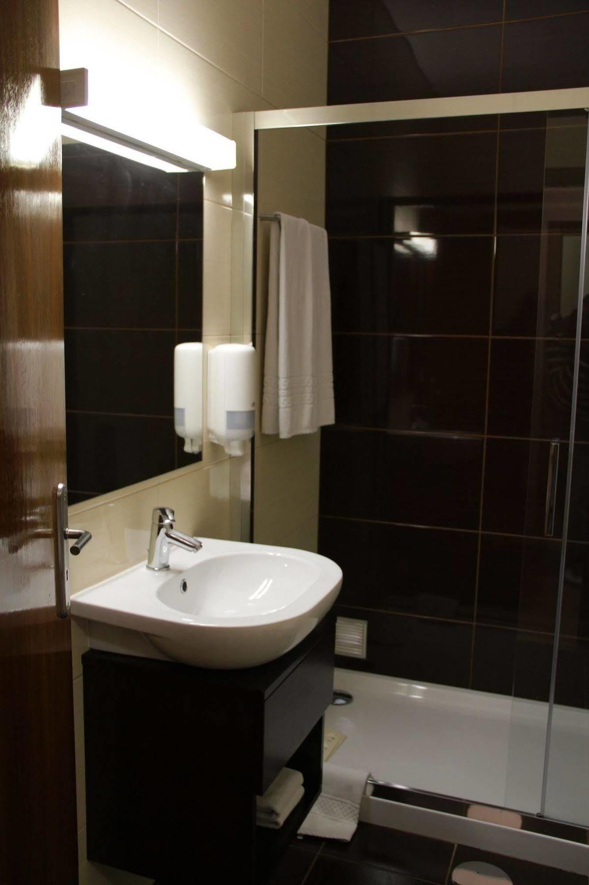 Hotel Chale Paredes Buitenkant foto