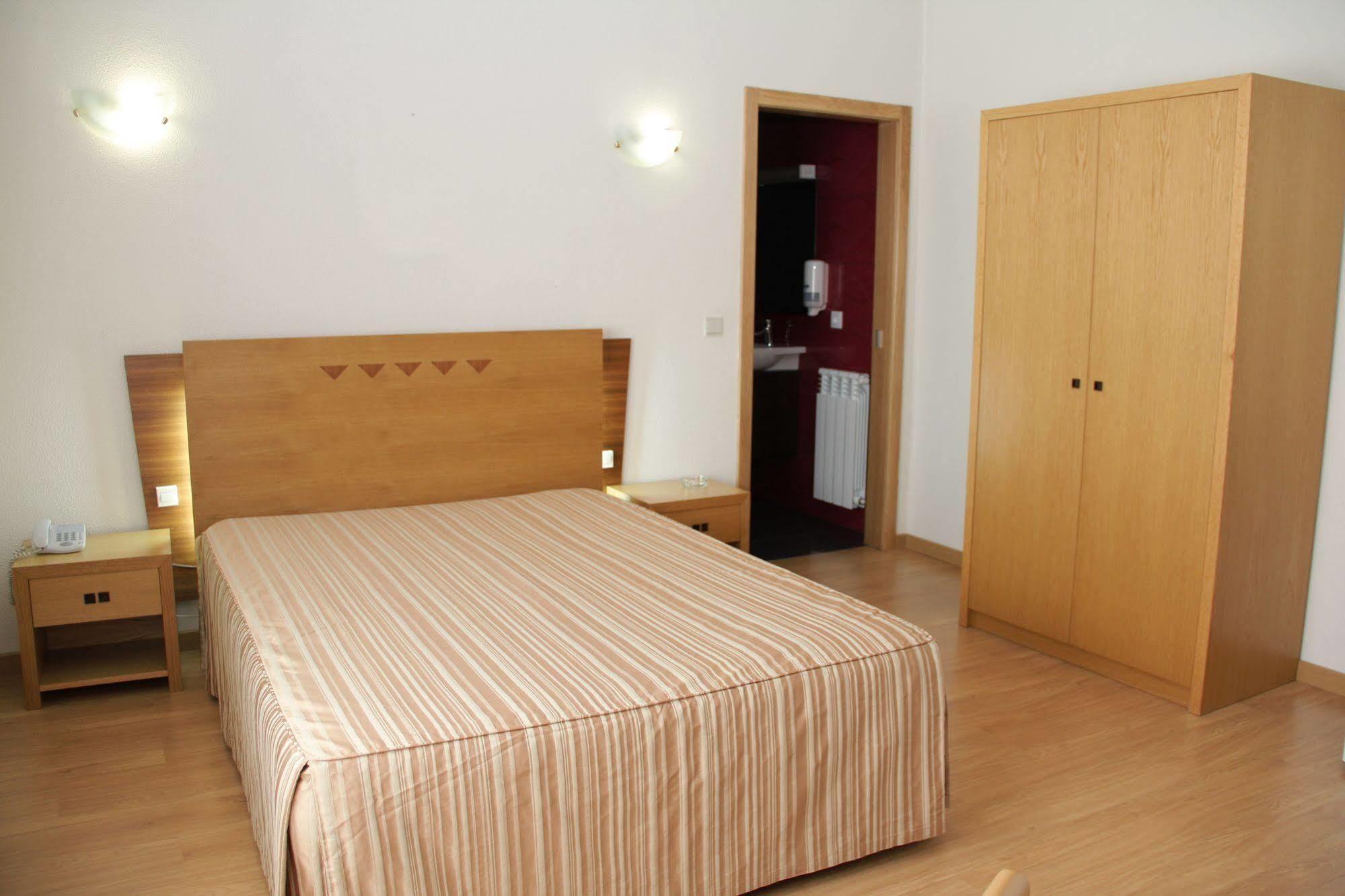 Hotel Chale Paredes Buitenkant foto